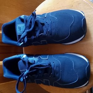New Balance 574 size 7y Boys / Women 8.5